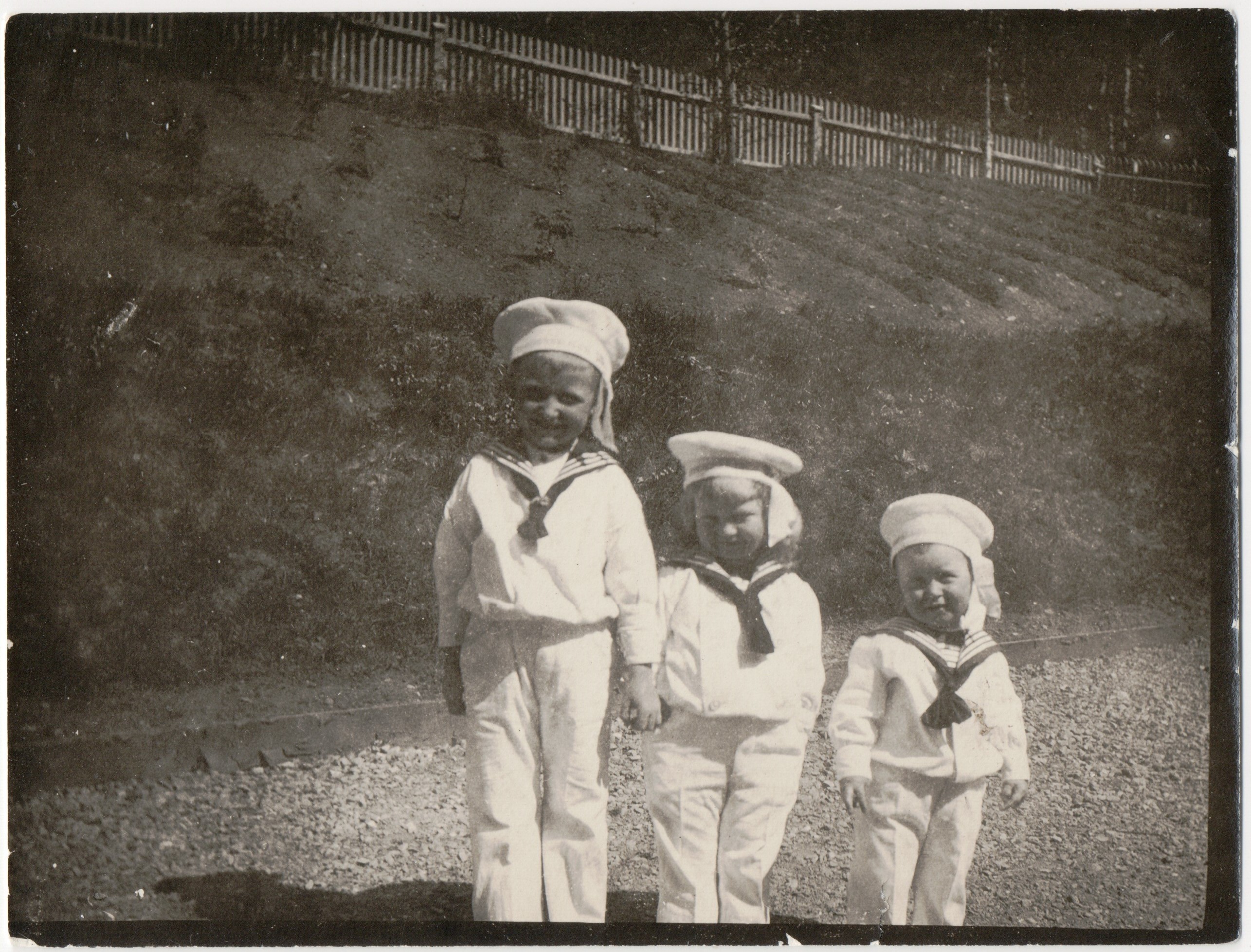 Bestemor Bestefar Sammen Sølvhåret Bestemor Bestefar Tegnefilmfigurer  Vektorillustrasjon Hvit Bakgrunn stockvektor © VectorKIF #209811368, image size:2571x1957